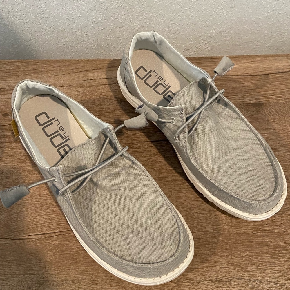 AUTHENTIC Hey dudes